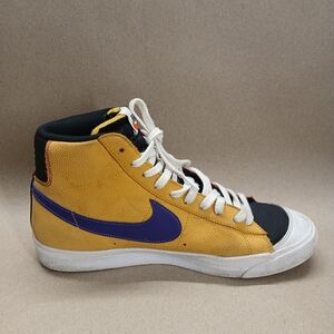 Nike Blazer Mid '77 EMB WNBA      Men's Red and White Sneakers